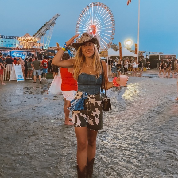 Meet your Posher, Mel - Picture 2 of 7